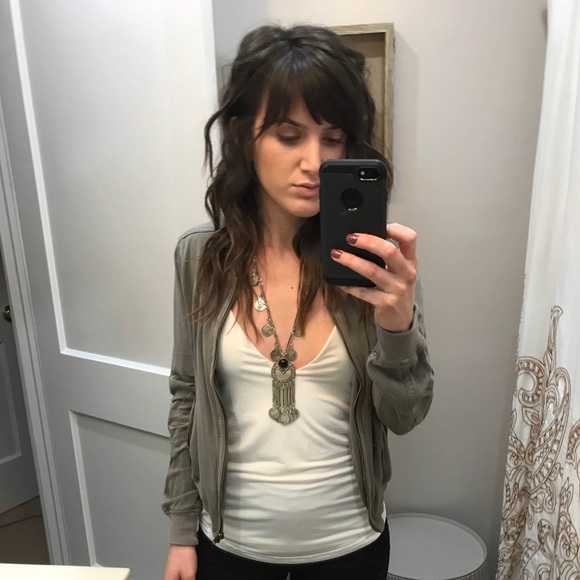 Meet your Posher, Erica - Picture 1 of 1